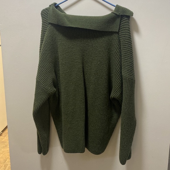 Dark Green Collared Sweater - Picture 3 of 3